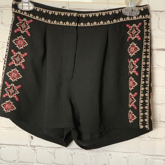 Pink Martini Pants - 🍂Pink Martini embroidered shorts